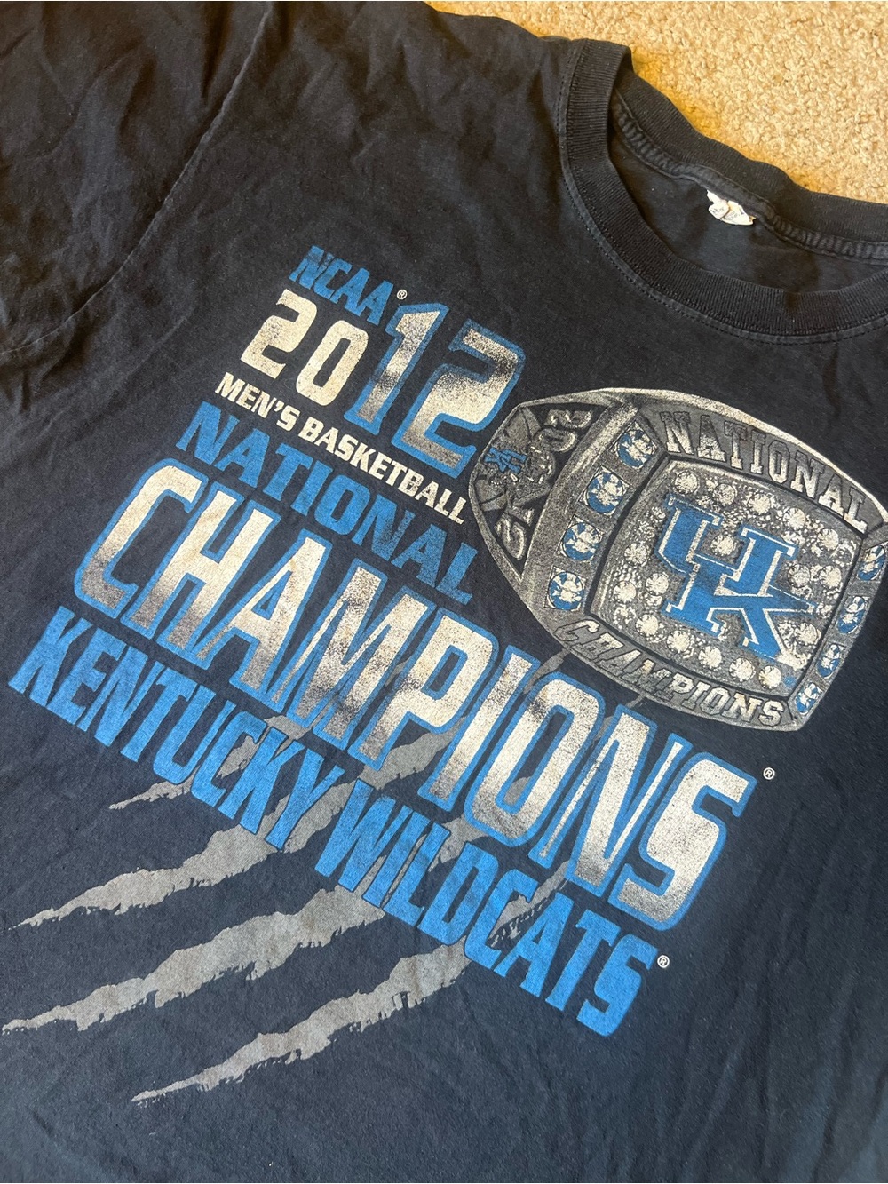 Men’s Medium Kentucky Wildcats NCAA 2012 National Champions Graphic Tee